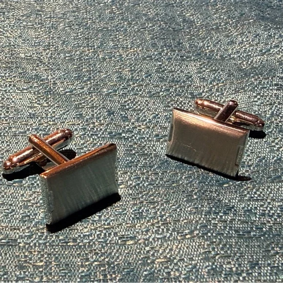 Geoffrey Beene Elegant Silver Cufflinks - Picture 2 of 2